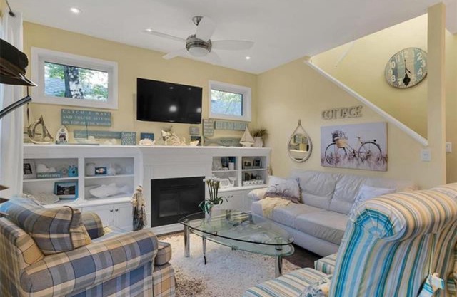 Cozy All Season Luxury Cabin in Grand Beach/Starlink