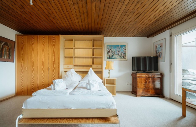 "Cozy Alpine Retreat: Your Perfect Getaway in Amden, Switzerland!"