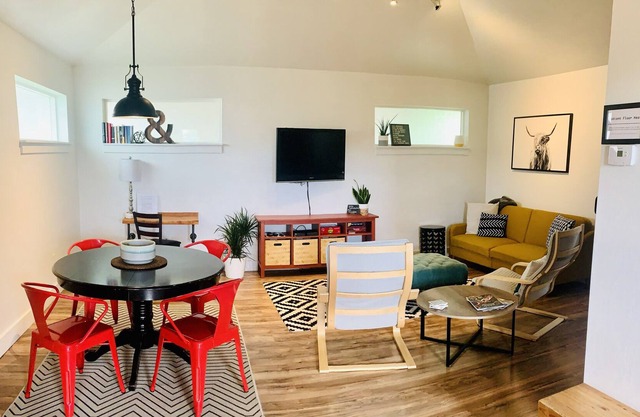 Cozy and Beautiful, Sunny Acres Guest House