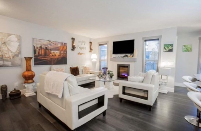 Cozy and beautiful three bedroom house close to lake