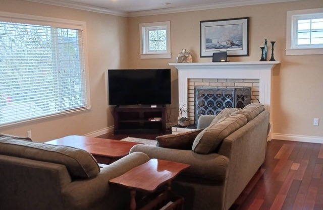 Cozy and Bright Family Friendly Home