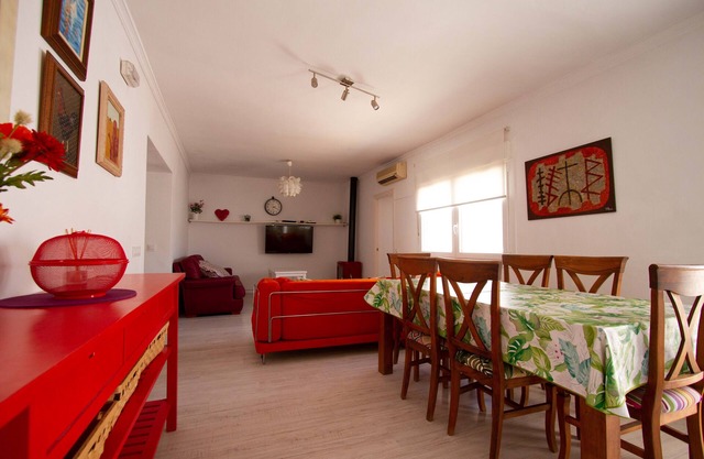 Cozy and comfortable home in Tahivilla