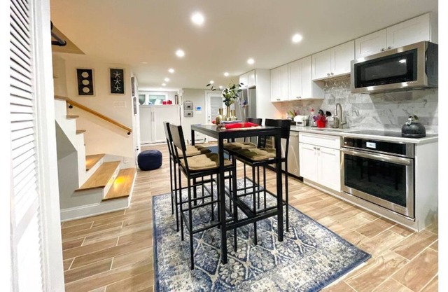 Cozy and Comfy, Private One Bedroom, 1 Bathroom, Private Entrance in NW DC!