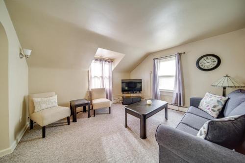 Cozy and Convenient Erie Apartment 3 Mi to Beach!