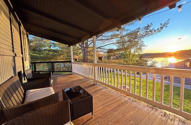 Cozy and cute 3 bedroom 1 bath cottage on beautiful Lac Heney