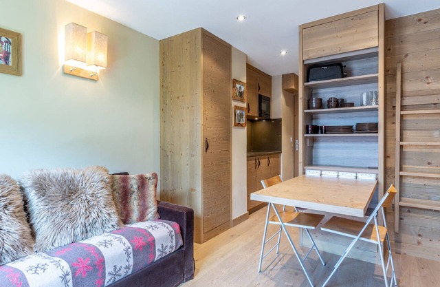 Cozy and Elegant Studio on the Snowfront, Near Val d'Isère Centre