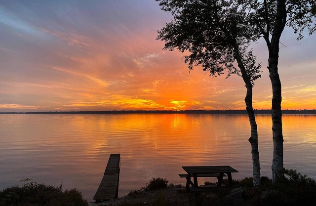 Cozy and family-friendly vacation home with lake view on Lake Viken.