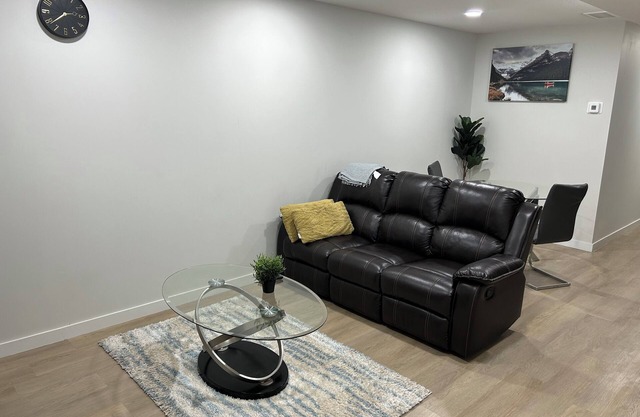 Cozy and Modern Basement Suite in NW Calgary – Close to Parks,Shops,and Downtown
