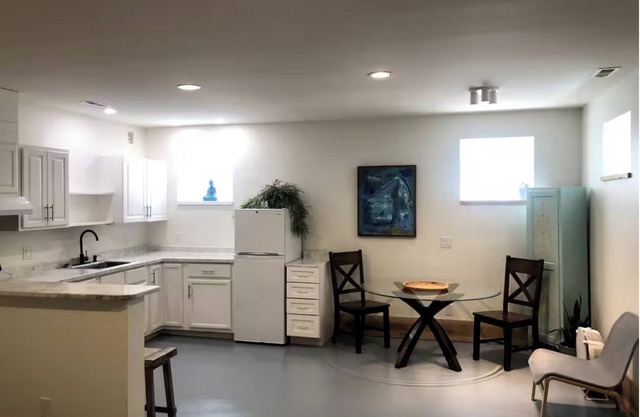 Cozy and Modern Downtown Sylva Studio