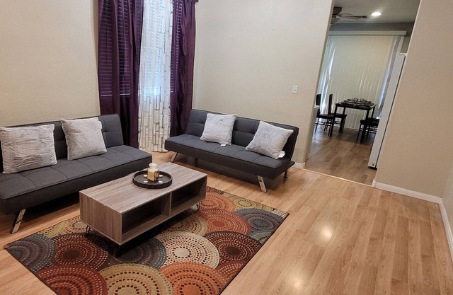 Cozy and Private Room #1 with a Queen Bed and Full Bath