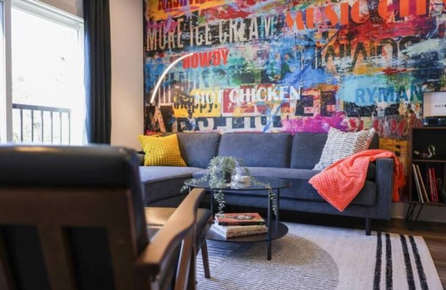 Cozy and Quiet but Still Fun-Free Parking and Pet Friendly! Book Now for Fall!
