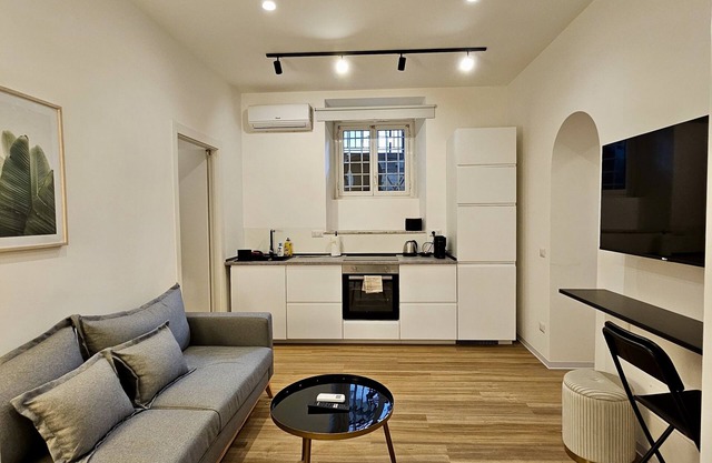 cozy and renovated apartment next to PIAZZA BOLOGNA