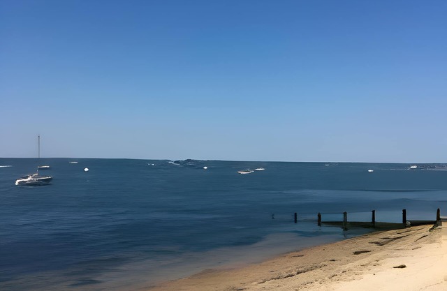 Cozy and Spacious 3 Bedroom Holiday Home Near the Beach + Smart TV w/Netflix & Prime TV!