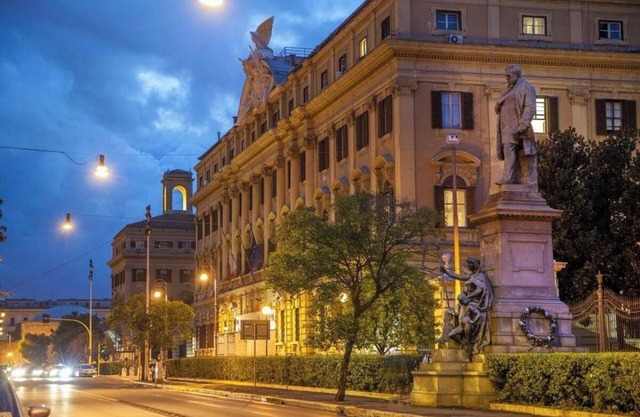 Cozy and Stylish 2-Bedroom Apartment in Central Romen