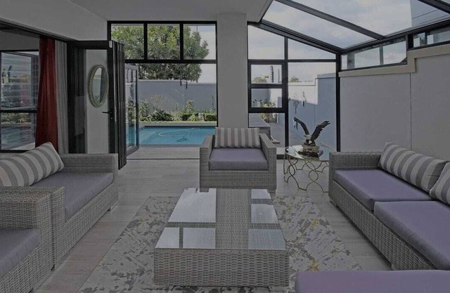 Cozy and Stylish Retreat in the Heart of Sandton