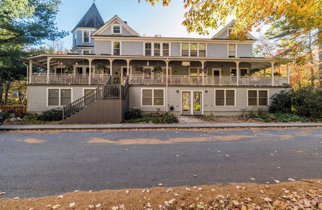 Cozy and tranquil retreat, just a short walk from the pristine beach!