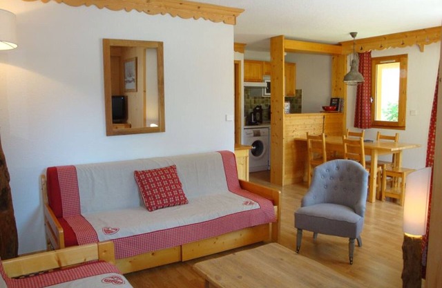 Cozy and Well-Arranged Apartment Near Slopes in Pralognan-la-Vanoise