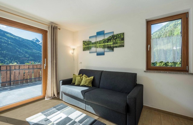 Cozy Apartment “Pfandlerhof Grün” with Mountain View, Wi-Fi, Balcony & Garden