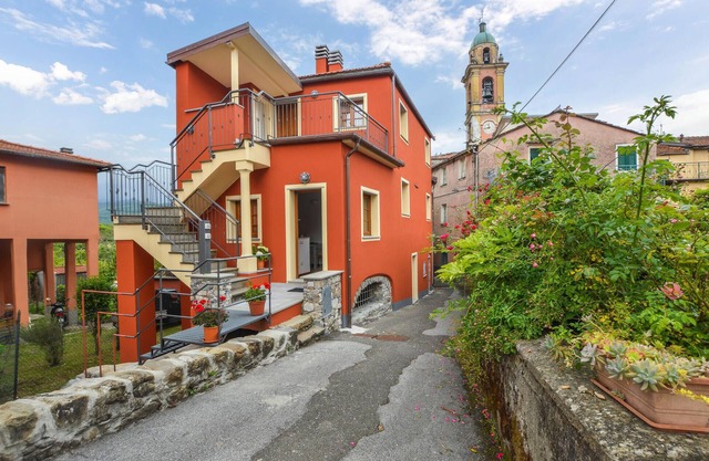 Cozy apartment in san pietro vara -sp-