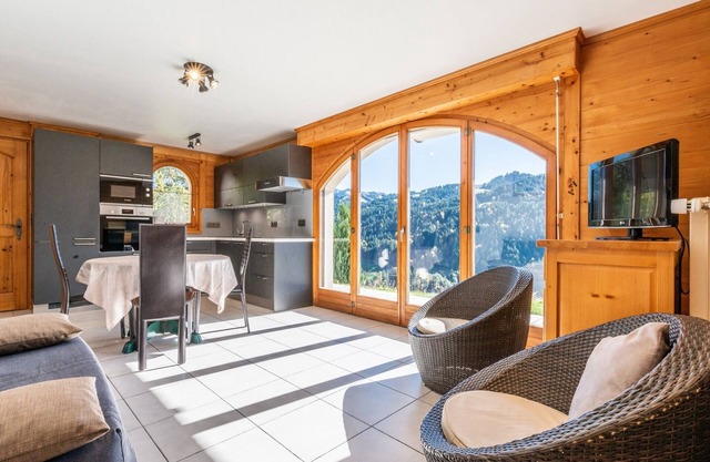 Cozy apartment: 1 bed, parking, WiFi, pets allowed