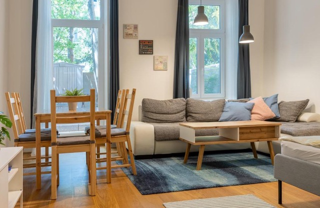 Cozy Apartment, 2 Private terraces, 8 min to city center