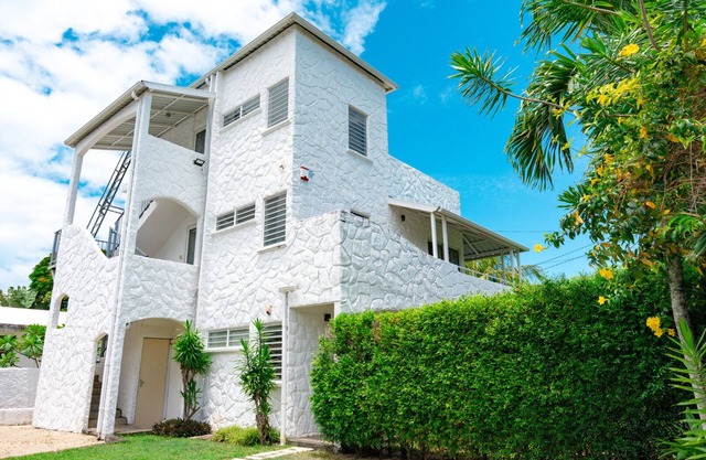 Cozy Apartment, 5 minutes walk from amazing beach.