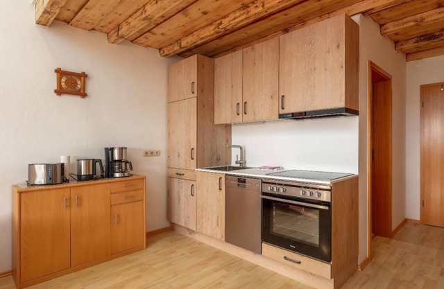 Cozy apartment (50sqm) with south-facing balcony and infrared sauna (for shared use)