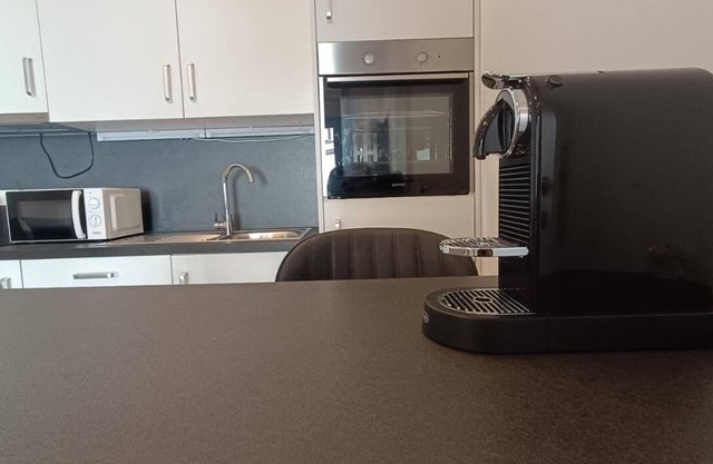 Cozy Apartment Central Location with Free Parking