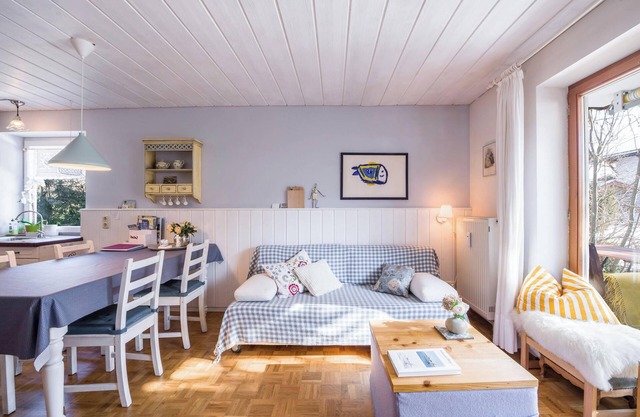 Cozy Apartment Chiemgau Idyll with Mountain View, Wi-Fi, Garden & Terrace