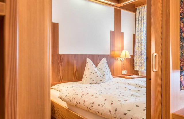 Cozy Apartment "Dolomieu 19" with Mountain View, Wi-Fi & Whirlpool