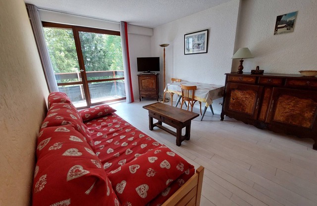 Cozy Apartment in Autrans, Sleeps 6, Ski-in/Ski-out, Near Village Center