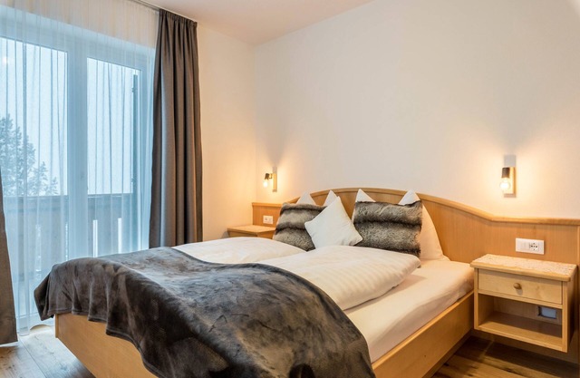 Cozy Apartment "Geranie - Sonnleitn" with Mountain View & Balcony