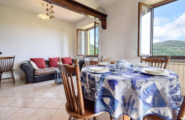 Cozy apartment in Carasco with WiFi