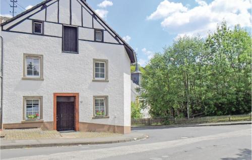 Cozy Apartment In Gerolstein-Müllenborn
