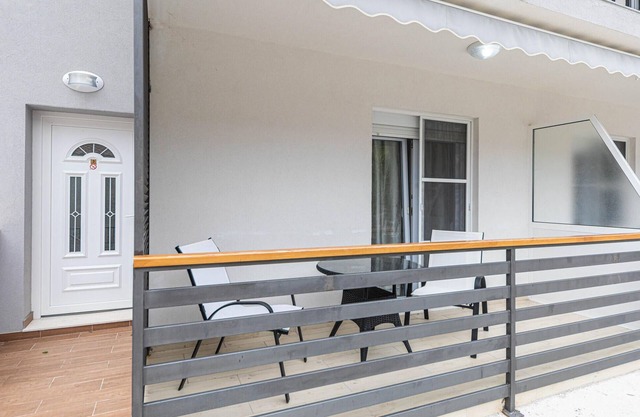 Cozy apartment in Klek with WiFi