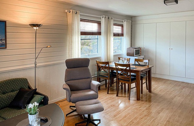Cozy apartment in Offersøy with sauna