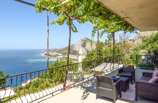 Cozy apartment in Omis with WiFi