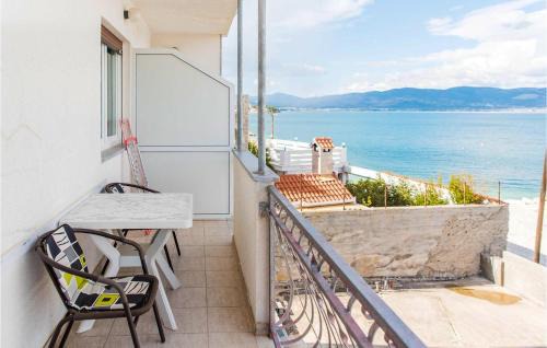 Cozy Apartment In Slatine With Wifi