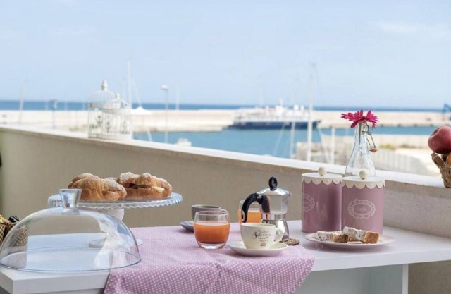 Cozy apartment in the heart of Monopoli, with large veranda overlooking the sea!