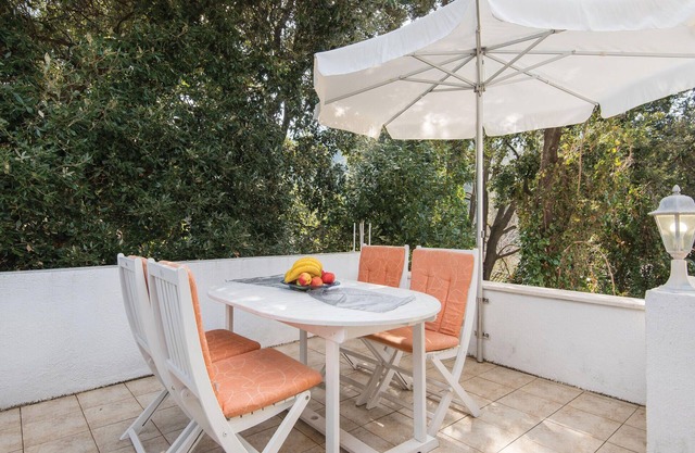 Cozy apartment in Zuljana with WiFi