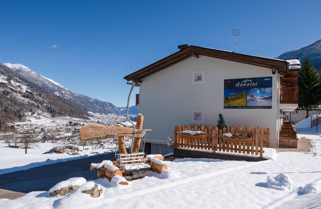 Cozy Apartment Ai Bonetei 4 with Mountain View, Wi-Fi, Balcony, Garden & Terrace; Parking Available