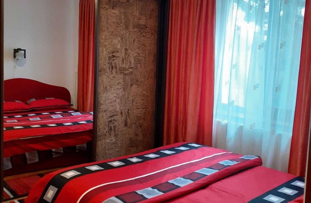 Cozy apartment, located near a vibrant main street ideal for short term retreat
