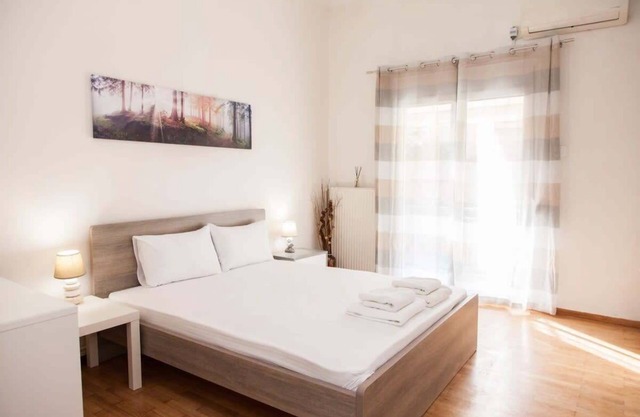 Cozy apartment near Stavros Niarchos Park