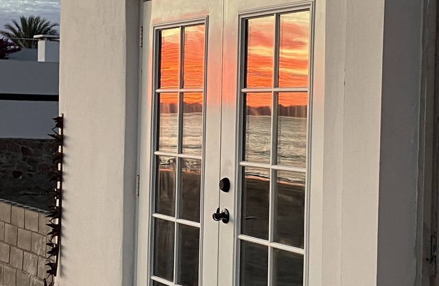 Cozy apartment on the beach with view of the Sea of Cortez.