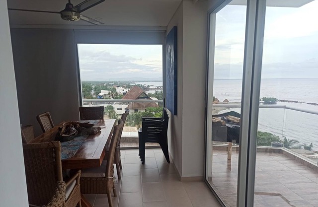 Cozy Apartment: Pool and Ocean Front. Apt 603 Edif. Fontaine Bleu, Coveñas