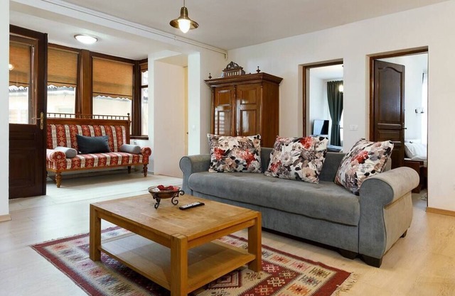 Cozy Apartment - Residence in Brasov's Historical Center - Free Parking