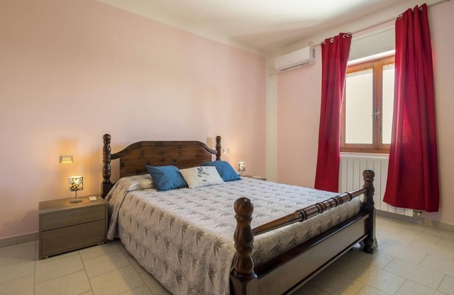 Cozy Apartment - Two Bedroom Apartment, Sleeps 4