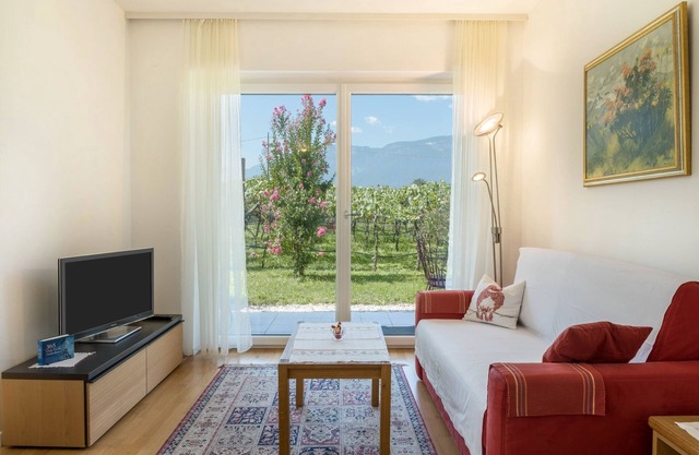 Cozy Apartment “Urbanhof - Juzer” with Mountain View, Wi-Fi & Balcony
