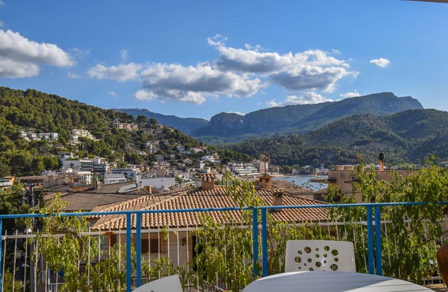 Cozy apartment with sea views,sunny terraces and walking distance from the beach