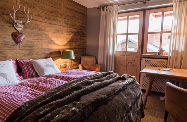 cozy apartment with south-facing balcony for two